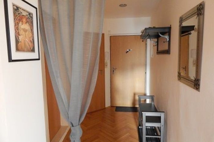 Fotografie nemovitosti - Praha, pronájem, zařízený slunný byt 2+kk, 50 m2, sklep, komora, Smíchov, ul. V Lesíčku
