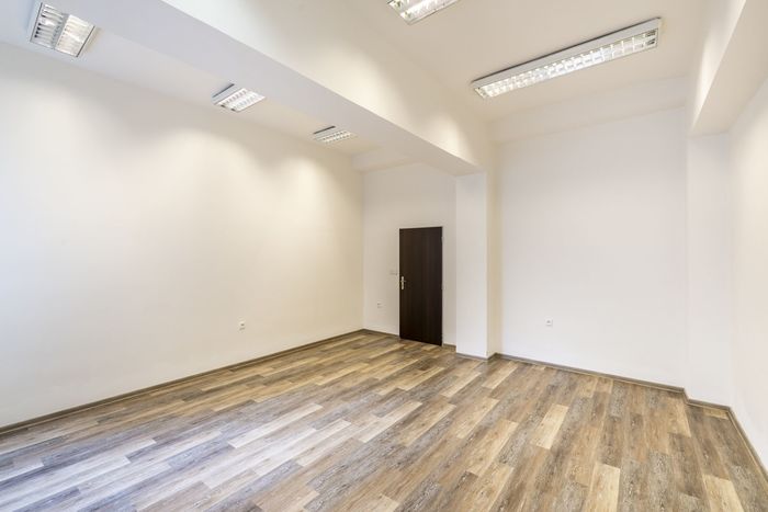 Fotografie nemovitosti - Nezařízená kancelář k pronájmu 28 m2, ulice Londýnská, Praha 2 Vinohrady