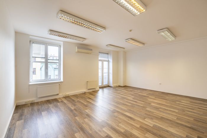 Fotografie nemovitosti - Prague, office space for rent 41 m2, balcony, Londýnská street, Vinohrady, parking in the garage