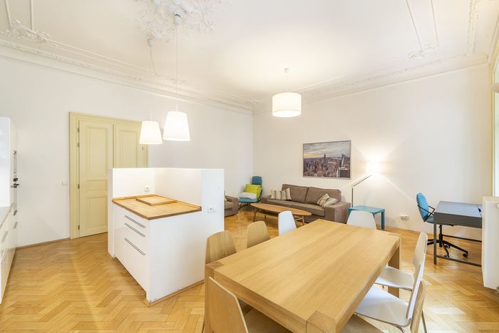 Fotografie nemovitosti - Světlý zařízený prostorný byt 3+kk k pronájmu, 108 m2, balkon, Praha 1- Nové Město, Soukenická ulice