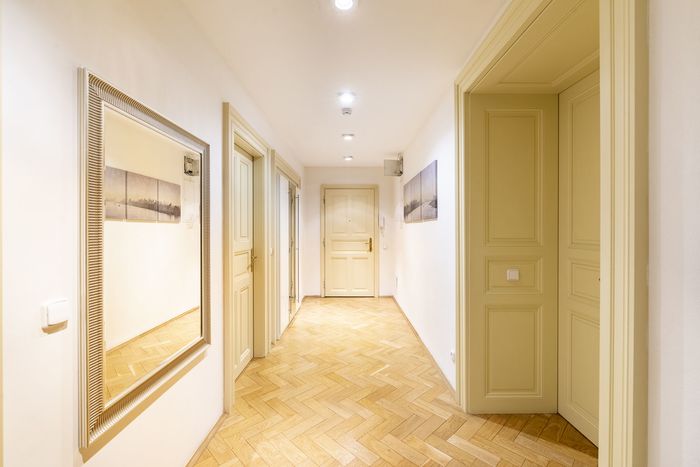 Fotografie nemovitosti - Světlý zařízený prostorný byt 3+kk k pronájmu, 108 m2, balkon, Praha 1- Nové Město, Soukenická ulice
