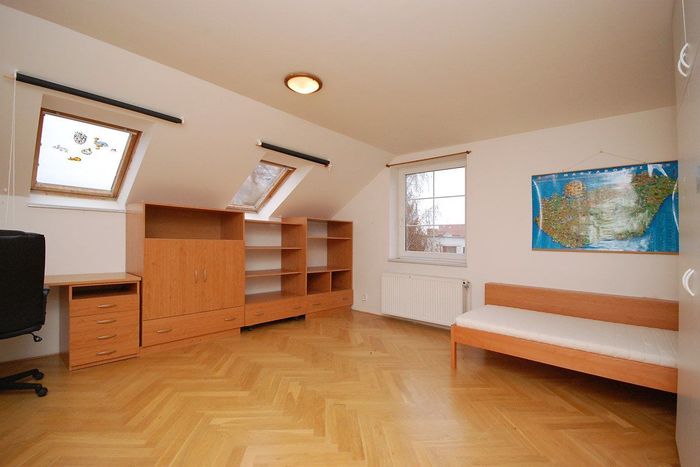 Fotografie nemovitosti - Pronájem Praha, prostorný rodinný dům,  5+1, 200 m2, garáž, zahrada, Suchdol