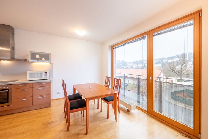 Fotografie nemovitosti - Praha, pronájem, slunný zařízený byt 4kk (138 m2), 2 terasy, parkování, Naardenská ul., Liboc