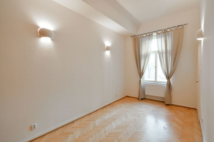 Fotografie nemovitosti - Luxusní byt k  pronájmu  3+1 (105 m2), Mánesova ul, balkón, Vinohrady, bez provize