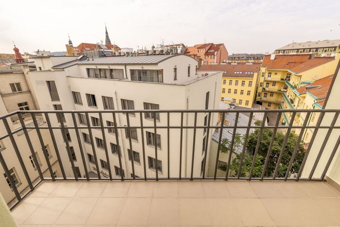 Fotografie nemovitosti - Moderní zařízený byt 1+kk po rekonstrukci k pronájmu (23m2), balkon, ulice Opletalova, Praha 1