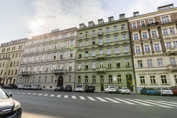 Fotografie nemovitosti - Moderní zařízený byt 1+kk po rekonstrukci k pronájmu (23m2), balkon, ulice Opletalova, Praha 1