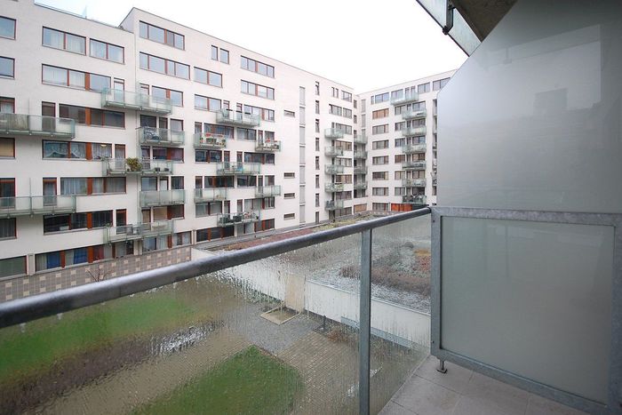 Fotografie nemovitosti - Prague, sunny apartment 3 + kk for rent, 70m2, balcony, cellar, garage, new building, Poupetova str.