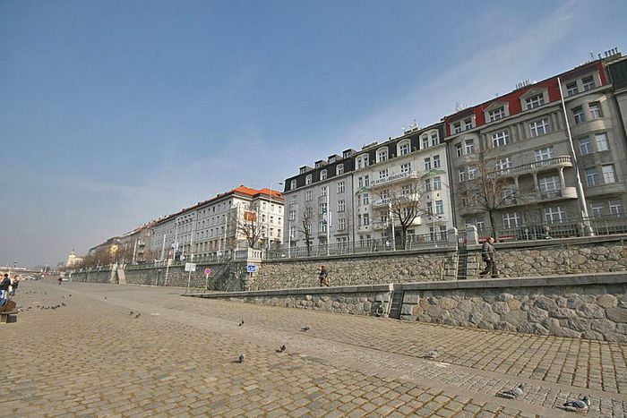 Fotografie nemovitosti - Praha 2, luxusní zařízený byt 3+1 k pronájmu, Nové Město, ul Na Hrobci, balkón,100m2