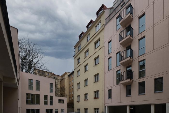 Fotografie nemovitosti - Praha 2, světlý byt 2+kk (44,10 m²) k pronájmu, dvorek, luxusní lokalita- ulice Varšavská, Vinohrady