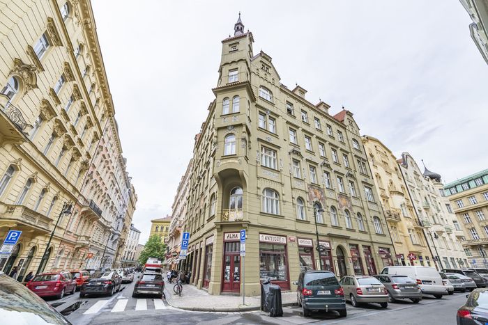 Fotografie nemovitosti - Praha 1 - Staré Město, zařízený mezonetový byt 5+kk s terasou k pronájmu, 240 m2, ulice Valentinská