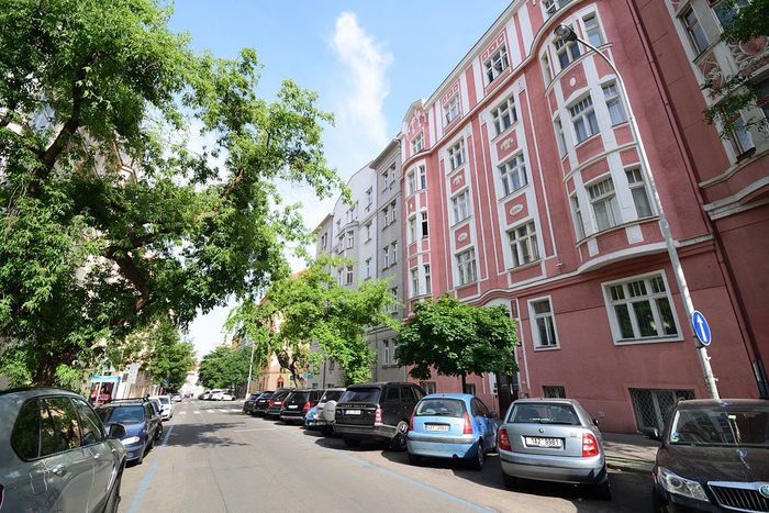 Fotografie nemovitosti - Praha, krásný částečně zařízený byt 3+kk k pronájmu, mezonet, zahrada, Kubelíkova ulice