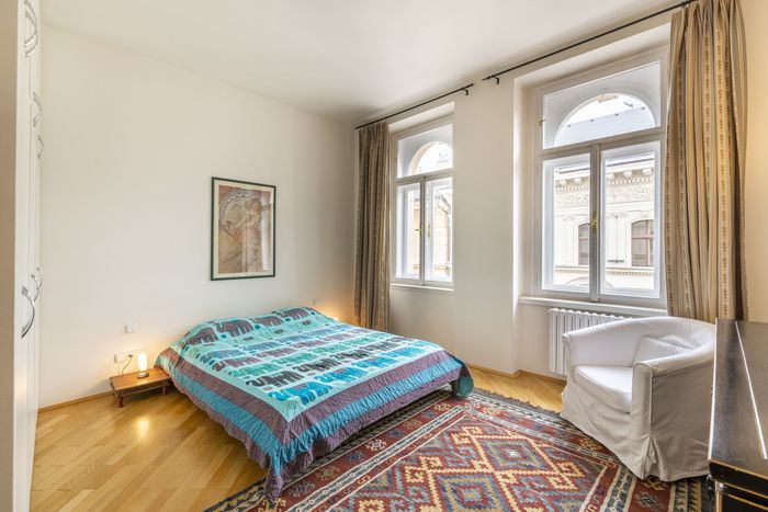 Fotografie nemovitosti - Prague, interesting 3+1 furnished apartment for rent, Smichov, 83 sqm, 2 bedrooms, 2bathrooms