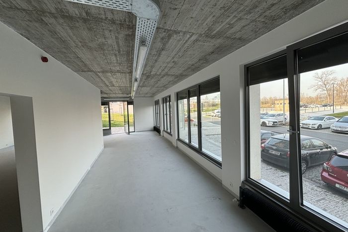 Fotografie nemovitosti - Commercial space for rent 155 square meters with a studio in a residential complex Port Karolina.