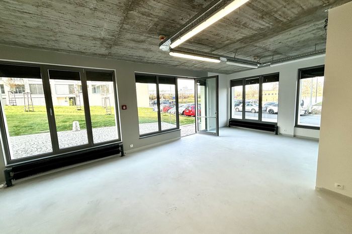 Fotografie nemovitosti - Commercial space for rent 155 square meters with a studio in a residential complex Port Karolina.