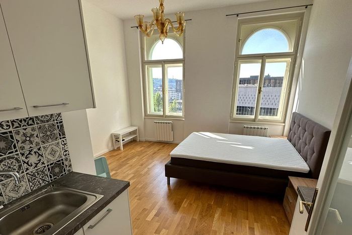 Fotografie nemovitosti - Prague 2, fully furnished apartment 1 + kt (26,9 sqm) for rent, luxury location - Španělská street