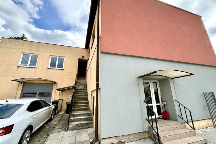 Fotografie nemovitosti - Warehouse space for rent 80 square meters, Českobrodská street, Běchovice.