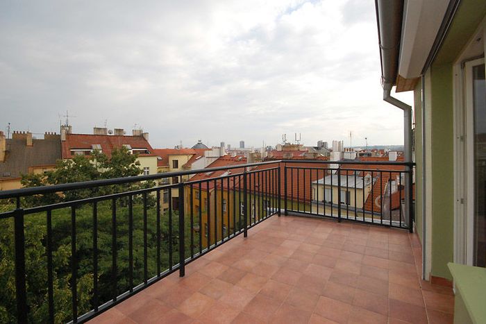 Fotografie nemovitosti - Praha, slunný zařízený mezonet 2kk k pronájmu, ulice Záhřebská, Vinohrady, 78 m2, terasa