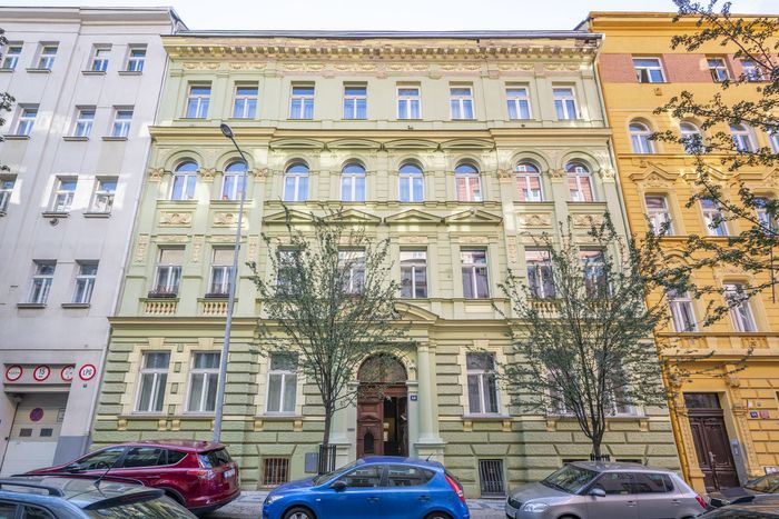 Fotografie nemovitosti - Praha, slunný zařízený mezonet 2kk k pronájmu, ulice Záhřebská, Vinohrady, 78 m2, terasa