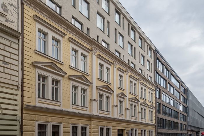 Fotografie nemovitosti - Praha 5 - Smíchov, pronájem designově zařízeného bytu 1+kk (55m2), sklep, ulice Na Valentince