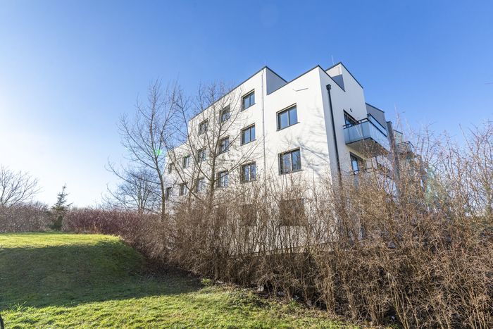 Fotografie nemovitosti - Uhříněves, moderně zařízený byt 1+kk k pronájmu, balkón, sklep, parkování,ulice Františka Diviše.
