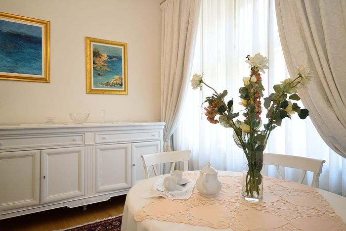 Fotografie nemovitosti - Prague, luxury, fully furnished apartment 4 + kt, 120,2 sqm, 2x bathroom, residence Truhlarska