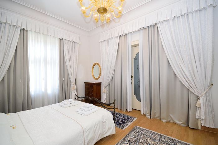 Fotografie nemovitosti - Prague, luxury, fully furnished apartment 4 + kt, 121,9 sqm, 2x bathroom, residence Truhlarska