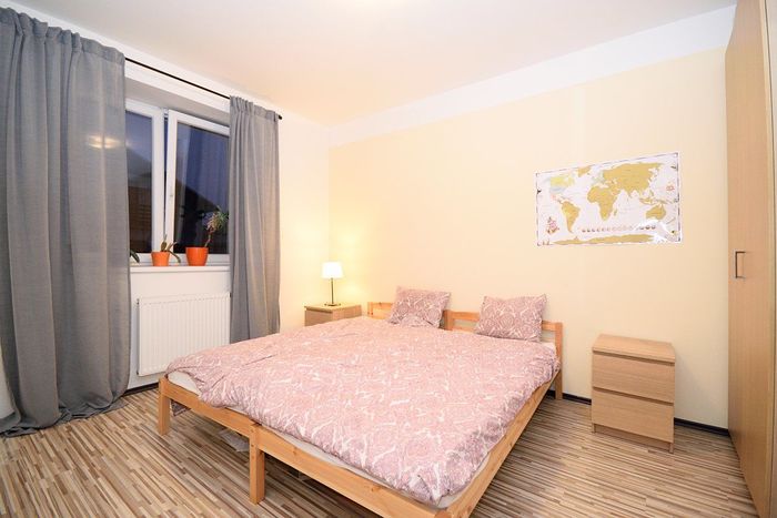 Fotografie nemovitosti - Prague, furnished apartment for rent 3+kk (55 m2) Za Vodárnou street, Liben, garden, balcony