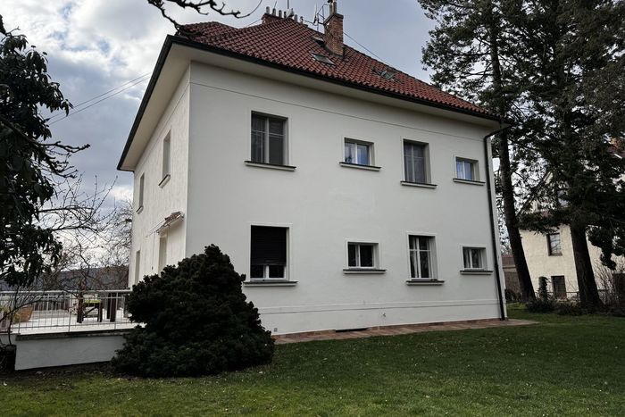 Fotografie nemovitosti - Praha, pronájem Vily 8+1 ( 580 m2), bazén, garáž, sauna, zahrada, Nad údolím - Hodkovičky