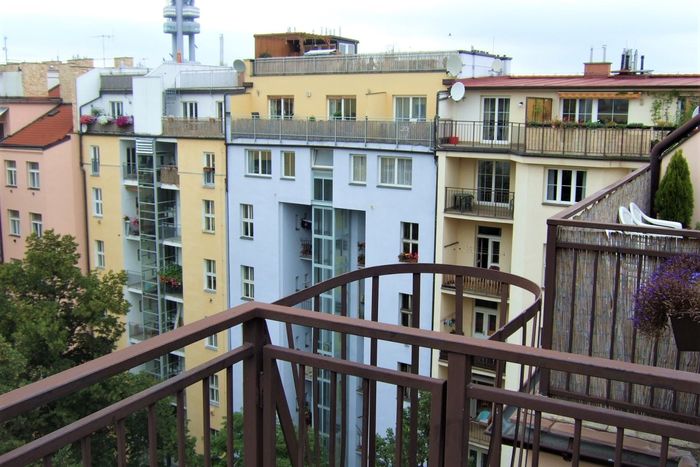 Fotografie nemovitosti - Praha, zařízený mezonet k pronájmu 2+kk, 97 m2, 2 koupelny, terasa, přímo u metra, Žižkov