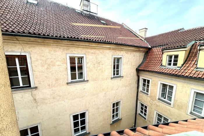 Fotografie nemovitosti - Krásné podkrovní kanceláře k pronájmu 28,5 m2 v nádherné historické budově v Michalské ulici, Praha