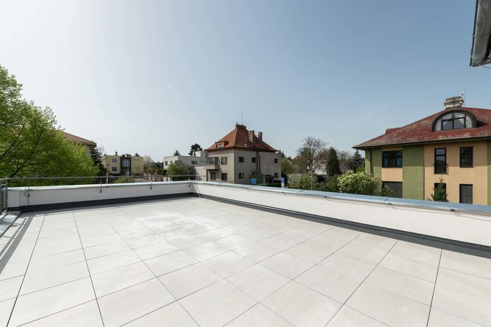 Fotografie nemovitosti - Praha, pronájem vily 7+1 (470 m2), zahrada, bazén, garáž, Loutkařská ul. - Břevnov