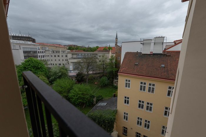 Fotografie nemovitosti - Praha, nezařízený byt 1kk (47m2) k pronájmu s galerií, Lípová ulice - Nové Město