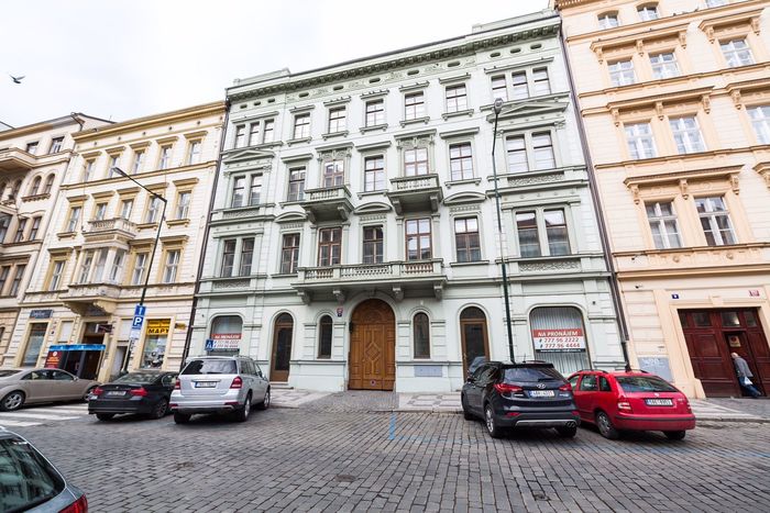 Fotografie nemovitosti - Pronájem Praha, prostorný, zařízený byt 2+KK (70m2),  Senovážné Náměstí