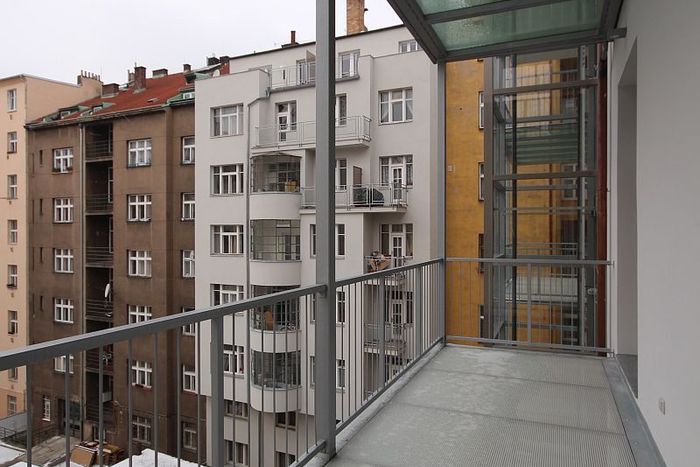 Fotografie nemovitosti - Praha, nezařízený byt 2kk, 89 m2 k pronájmu, parkování, terasa, Laubova ul.-Vinohrady