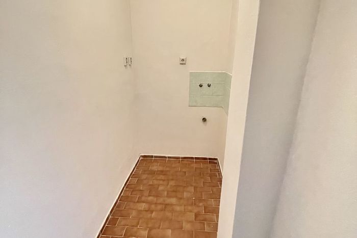 Fotografie nemovitosti - Prague 4, unfurnished apartment 3+1 (92m2) with loggia 14m2, cellar, Nad Přívozem street
