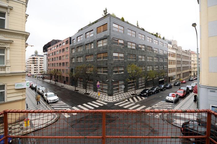 Fotografie nemovitosti - Vinohrady, nezařízený byt 2+1 s balkónem k pronájmu (73m2), ulice Balbínova