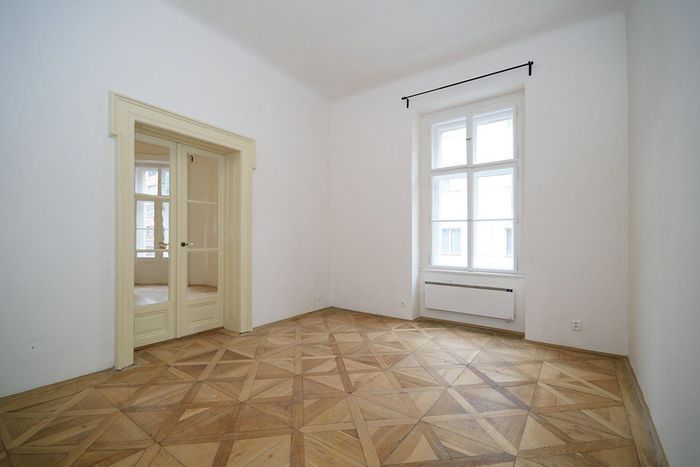Fotografie nemovitosti - Unfurnished apartment 2 + 1 with balcony for rent (73 m2), Balbínova street