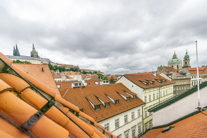 Fotografie nemovitosti - Praha, luxusní, kompletně zařízený mezonetový byt 4+1 k pronájmu ( 221m2), Vlašská, Malá Strana,