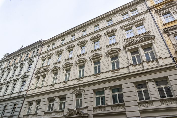 Fotografie nemovitosti - Praha, nezařízený byt po rekonstrukci k pronájmu 3+1 (117 m2), balkon, ulice Opatovická, Nové Město