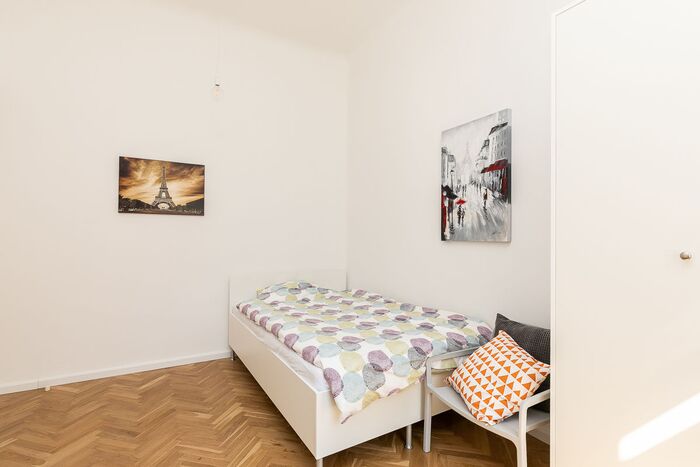 Fotografie nemovitosti - Rezidenční bydlení, pronájem krásného pokoje 15m2 po rekonstrukci,nám.Kinských, Praha 5,od 1.7.2024